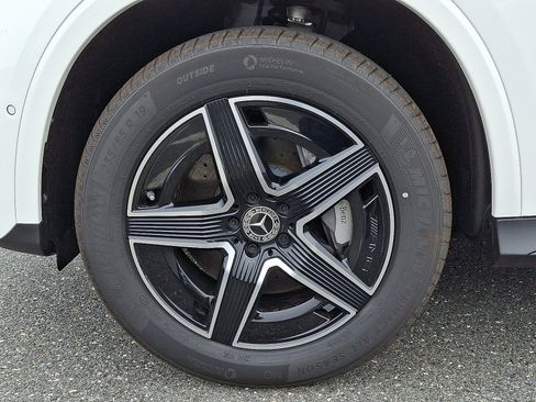 Certified 2025 Mercedes-Benz GLC 300 4MATIC image 9