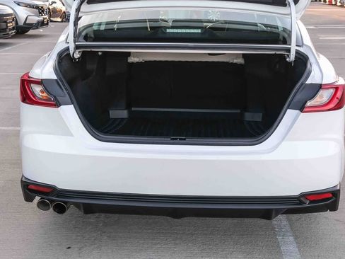 Used 2025 Toyota Camry SE FWD image 27
