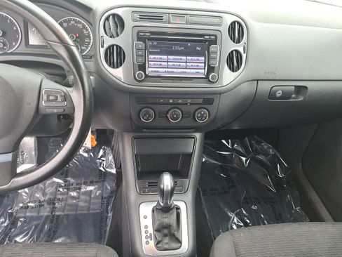 Used 2015 Volkswagen Tiguan S image 19