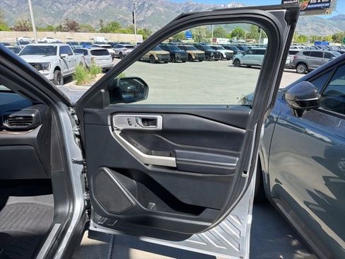 Used 2021 Ford Explorer Limited w/ Equipment Group 301A AWD/4WD image 35
