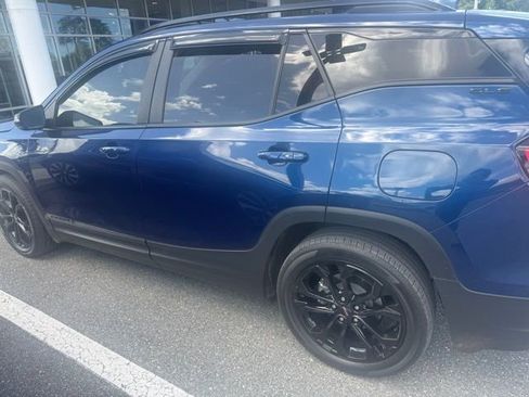 Used 2022 GMC Terrain SLE w/ Driver Convenience Package image 1