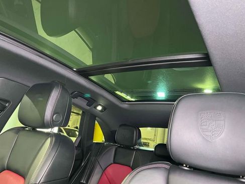 Certified 2023 Porsche Macan Turbo image 18