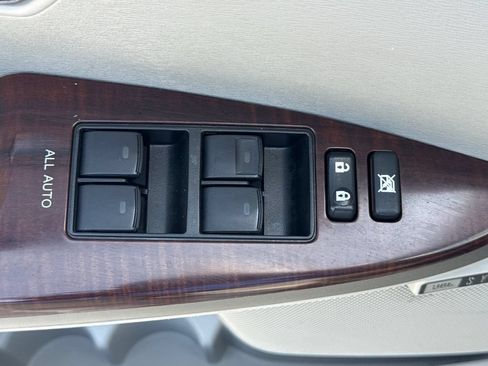 Used 2011 Toyota Venza AWD w/ Premium Pkg #2 image 14