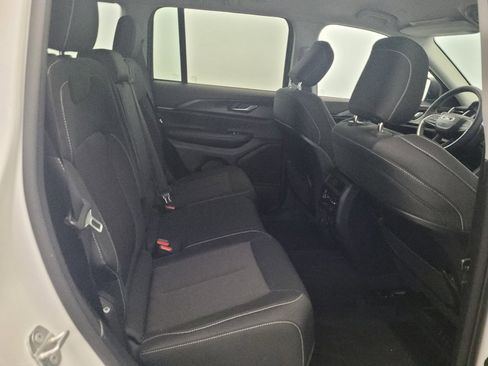 Used 2023 Jeep Grand Cherokee Laredo w/ Luxury Tech Group I AWD/4WD image 19