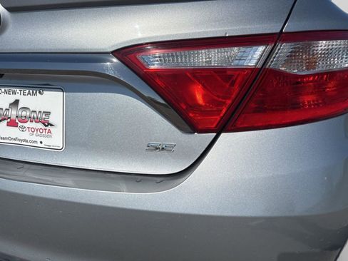 Used 2016 Toyota Camry SE w/ Moonroof Package FWD image 34