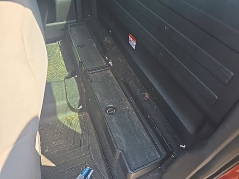 Used 2016 Toyota Tacoma SR AWD/4WD image 11