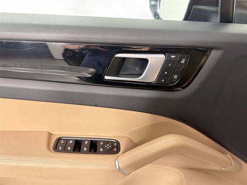 Certified 2022 Porsche Cayenne Coupe AWD/4WD image 30