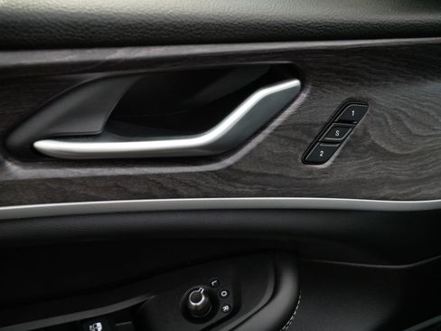 Certified 2023 Jeep Grand Cherokee Limited w/ Luxury Tech Group II image 19