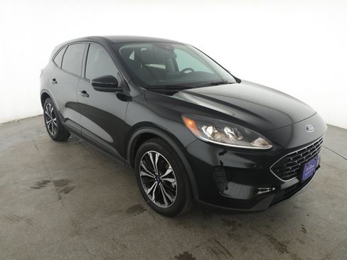 Certified 2022 Ford Escape SE w/ SE Sport Appearance Package image 3