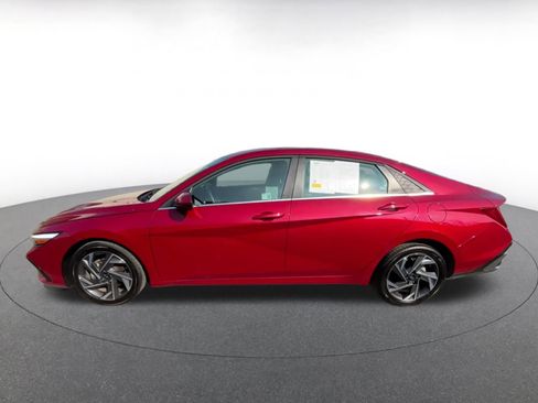 Used 2025 Hyundai Elantra SEL image 8