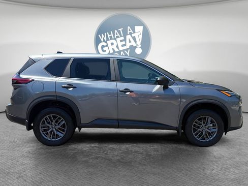 Used 2026 Nissan Rogue S FWD image 2