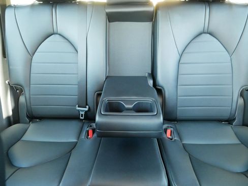 Used 2022 Toyota Highlander XLE AWD/4WD image 13