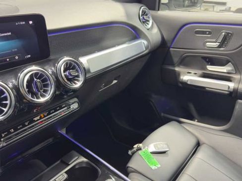 Used 2022 Mercedes-Benz GLB 250 image 34