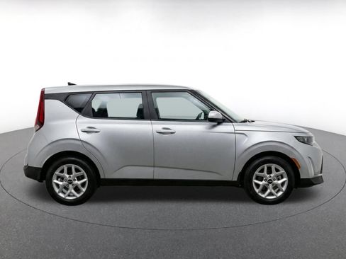 Used 2025 Kia Soul LX w/ LX Technology Package FWD image 14