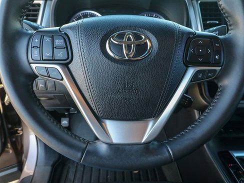 Used 2019 Toyota Highlander Limited image 17