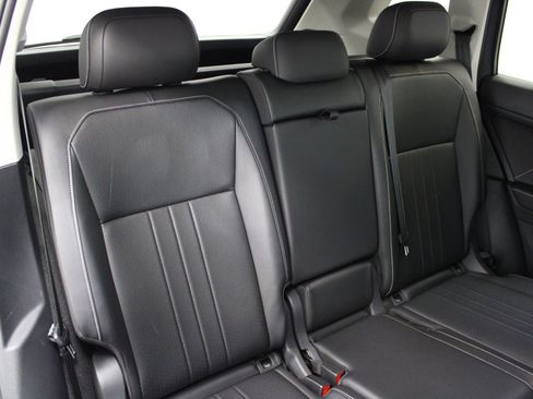 Used 2022 Volkswagen Tiguan SE AWD/4WD image 27