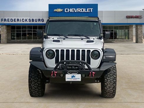 Used 2023 Jeep Gladiator Rubicon w/ Cold Weather Group AWD/4WD image 8