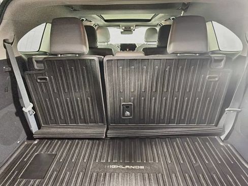 Used 2021 Toyota Highlander Platinum AWD/4WD image 34