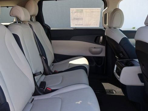 New 2026 Kia Carnival EX FWD image 11