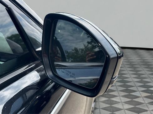 Used 2020 Land Rover Range Rover Velar S AWD/4WD image 30