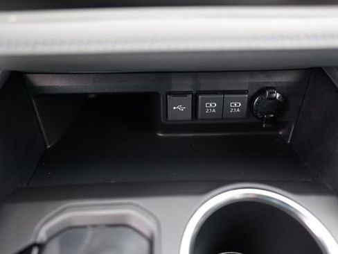 Used 2021 Toyota Highlander XLE image 27