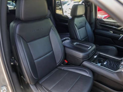 Used 2024 GMC Yukon Denali AWD/4WD image 35