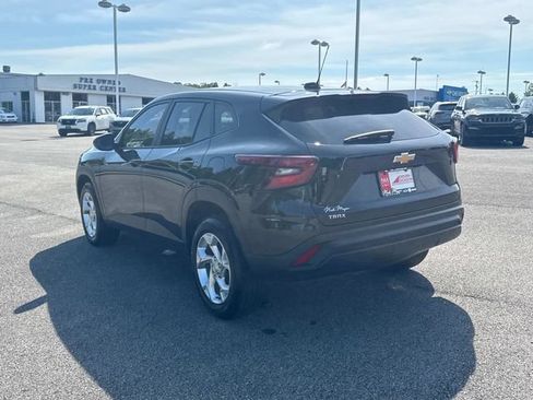 Used 2025 Chevrolet Trax LS w/ LS Convenience Package FWD image 6