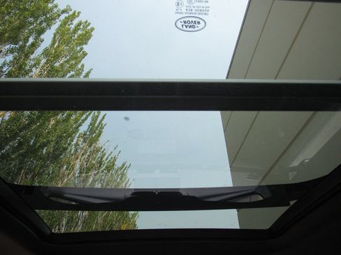 Used 2023 Land Rover Defender 110 X-Dynamic SE AWD/4WD image 30
