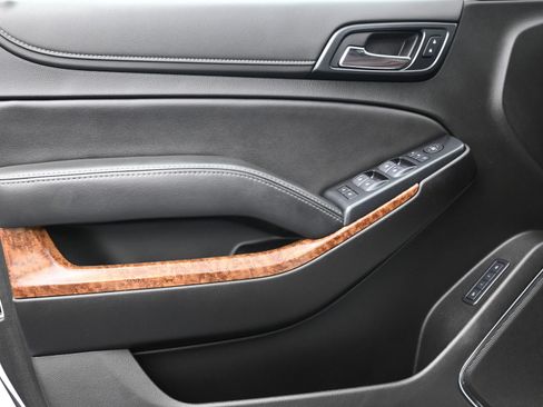 Used 2020 Chevrolet Suburban Premier w/ Premier Plus Edition image 22