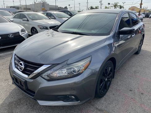 Used 2017 Nissan Altima 2.5 SR w/ Midnight Edition Package image 2