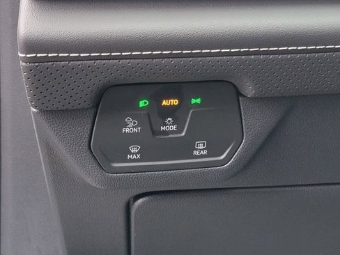 Used 2025 Volkswagen Atlas SE image 20