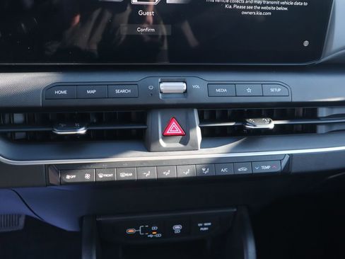 New 2025 Kia K4 LXS image 35