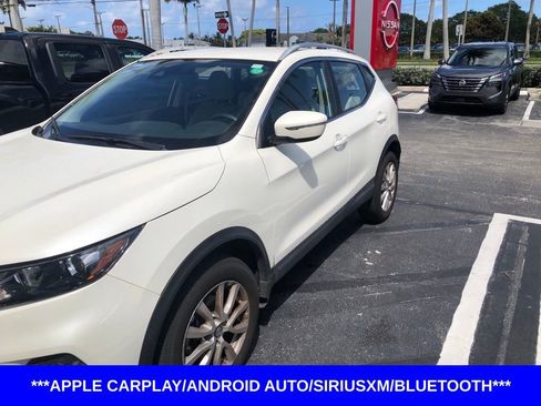 Used 2020 Nissan Rogue Sport SV FWD image 2