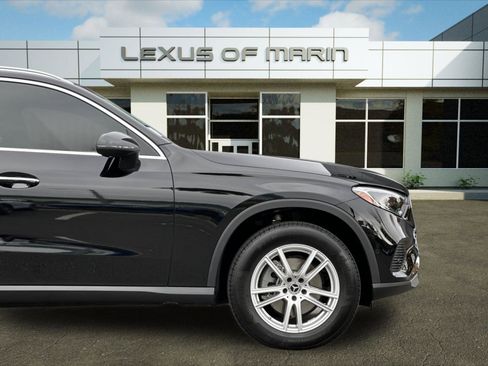 Used 2025 Mercedes-Benz GLC 300 4MATIC image 34