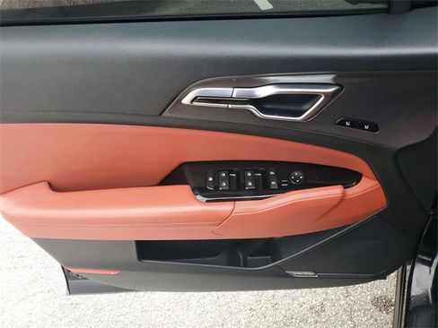 Used 2023 Kia Sportage SX image 18