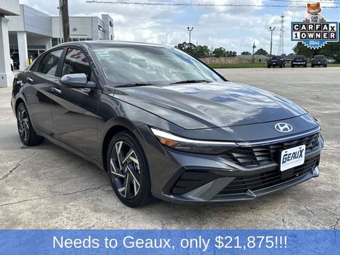 Used 2025 Hyundai Elantra SEL FWD image 2