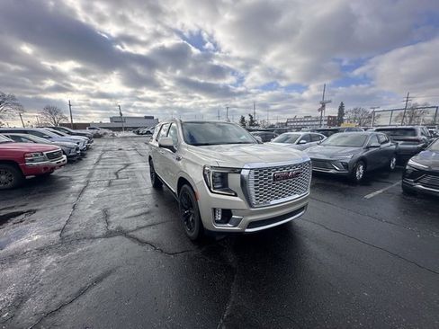Used 2021 GMC Yukon Denali w/ Denali Ultimate Package image 4