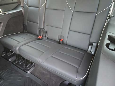 Used 2024 Cadillac Escalade Premium Luxury w/ Performance Package AWD/4WD image 27