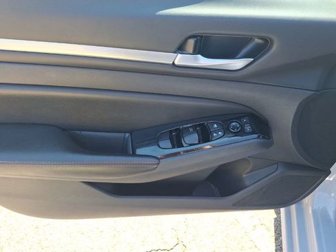 Used 2024 Nissan Altima 2.5 SR image 23