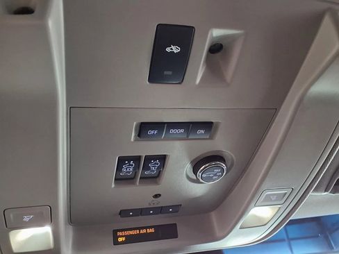 Used 2015 Cadillac Escalade Premium AWD/4WD image 25