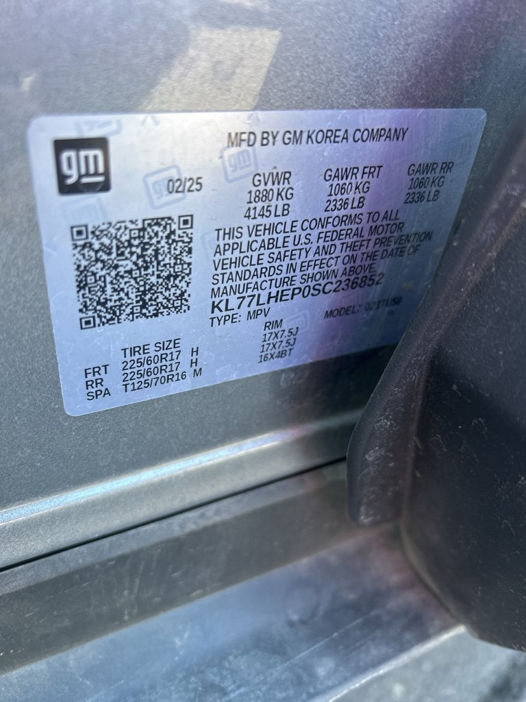 Used 2025 Chevrolet Trax LT w/ LT Convenience Package FWD image 3