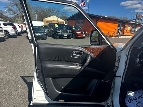 Used 2019 Nissan Armada SL w/ Premium Package image 18