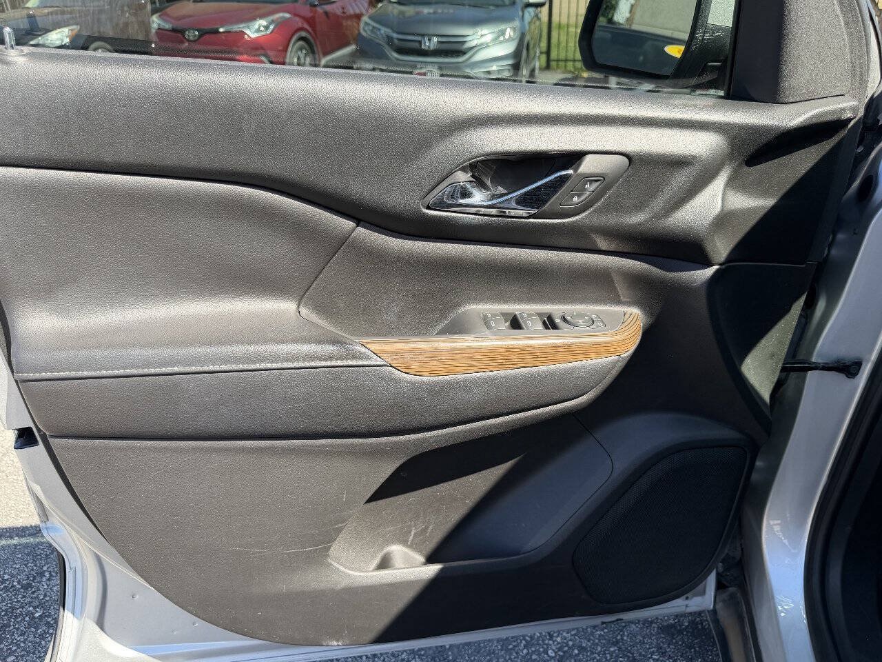 Used 2018 GMC Acadia SLE w/ LPO, Floor Liner Package FWD image 8