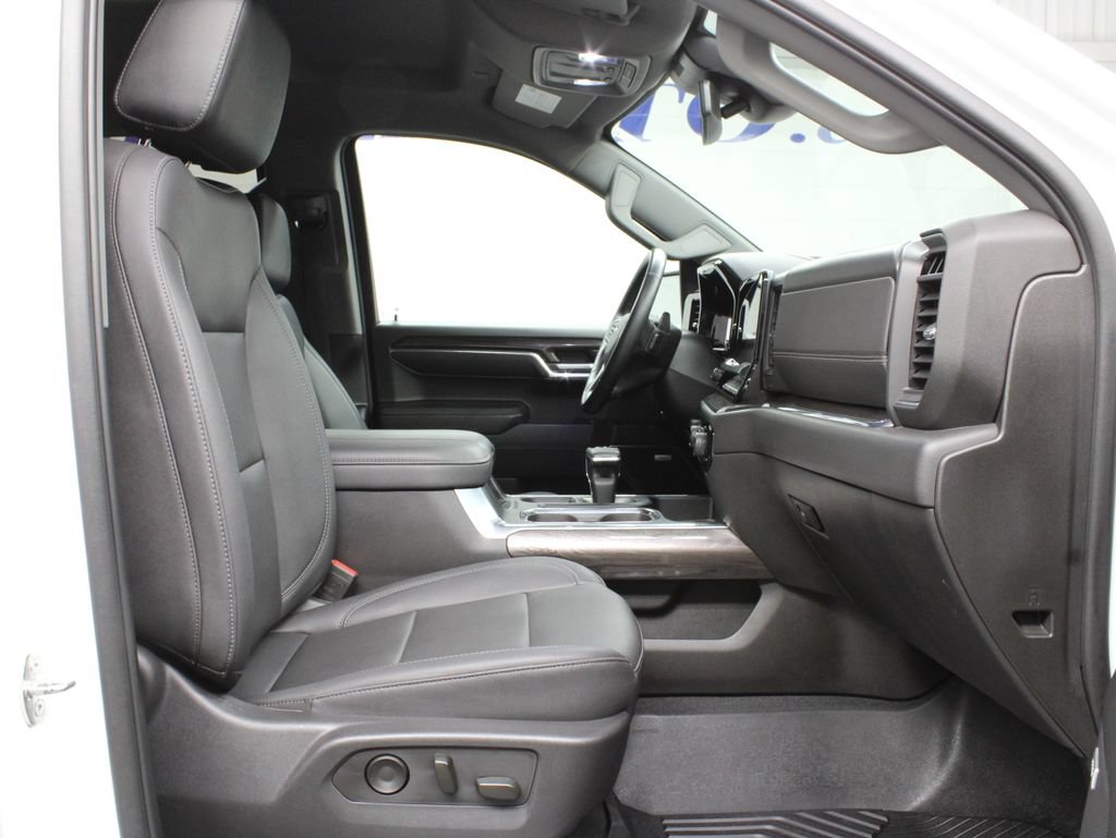 Used 2023 Chevrolet Silverado 1500 LTZ AWD/4WD image 38