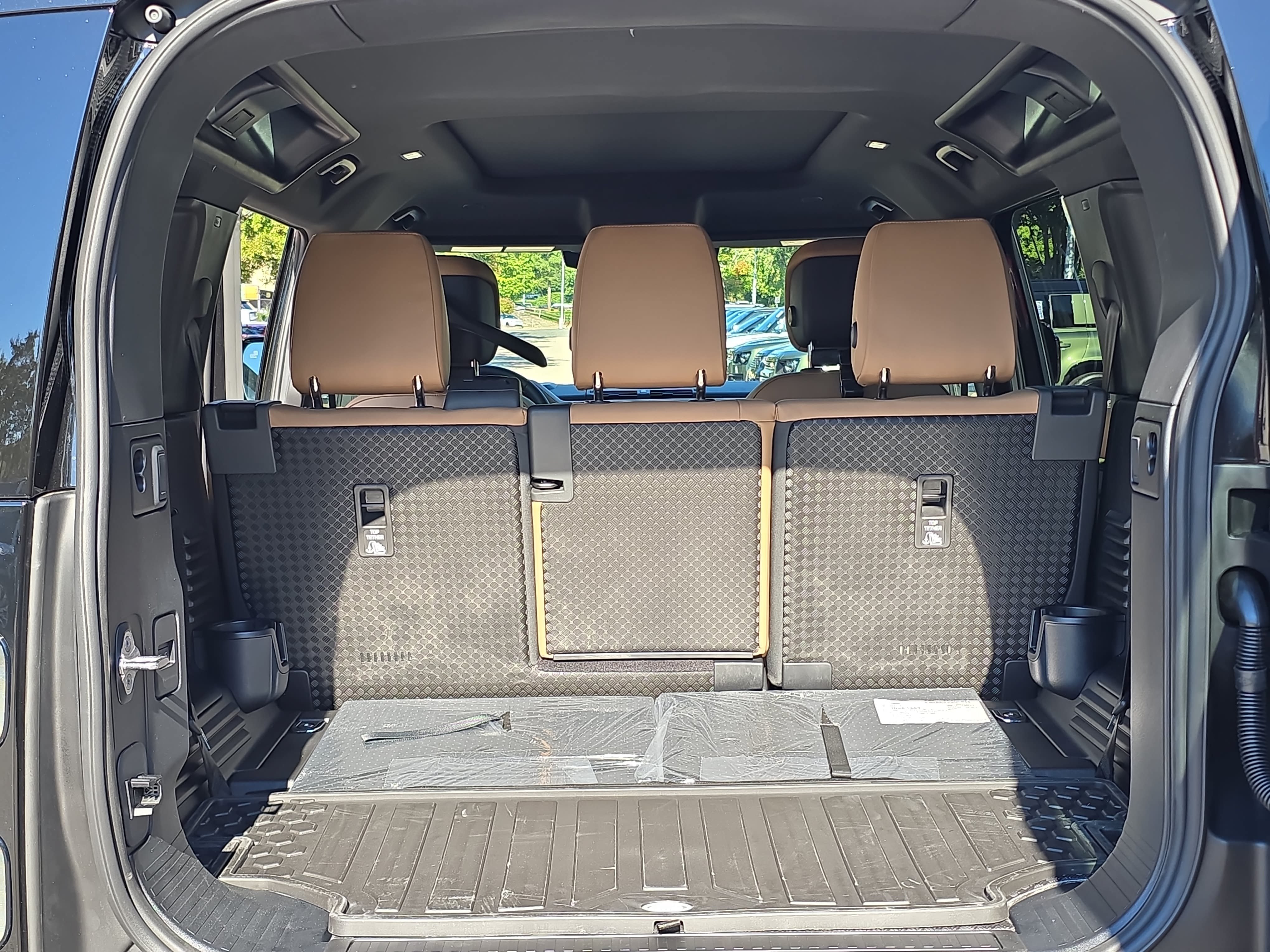 New 2026 Land Rover Defender 110 X-Dynamic SE AWD/4WD image 12