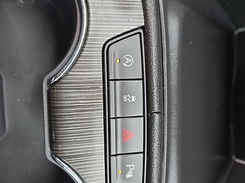 Used 2023 GMC Acadia SLT image 31