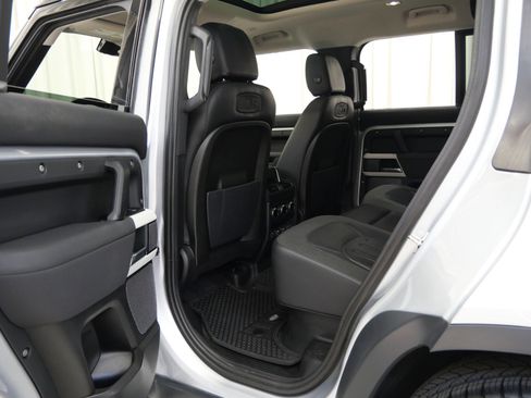 Used 2020 Land Rover Defender 110 First Edition image 42