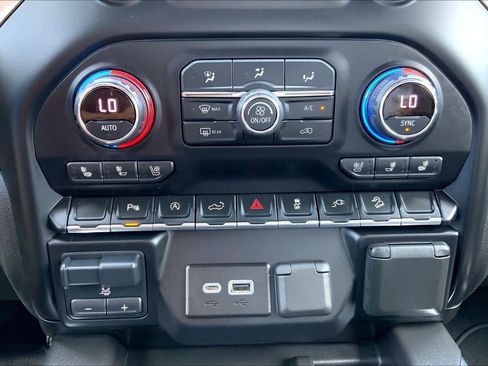 Used 2020 Chevrolet Silverado 1500 High Country w/ Z71 Off-Road Package AWD/4WD image 34