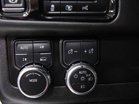 Used 2025 GMC Yukon Denali AWD/4WD image 37