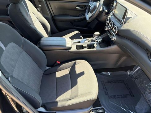 Used 2025 Nissan Sentra SV FWD image 27